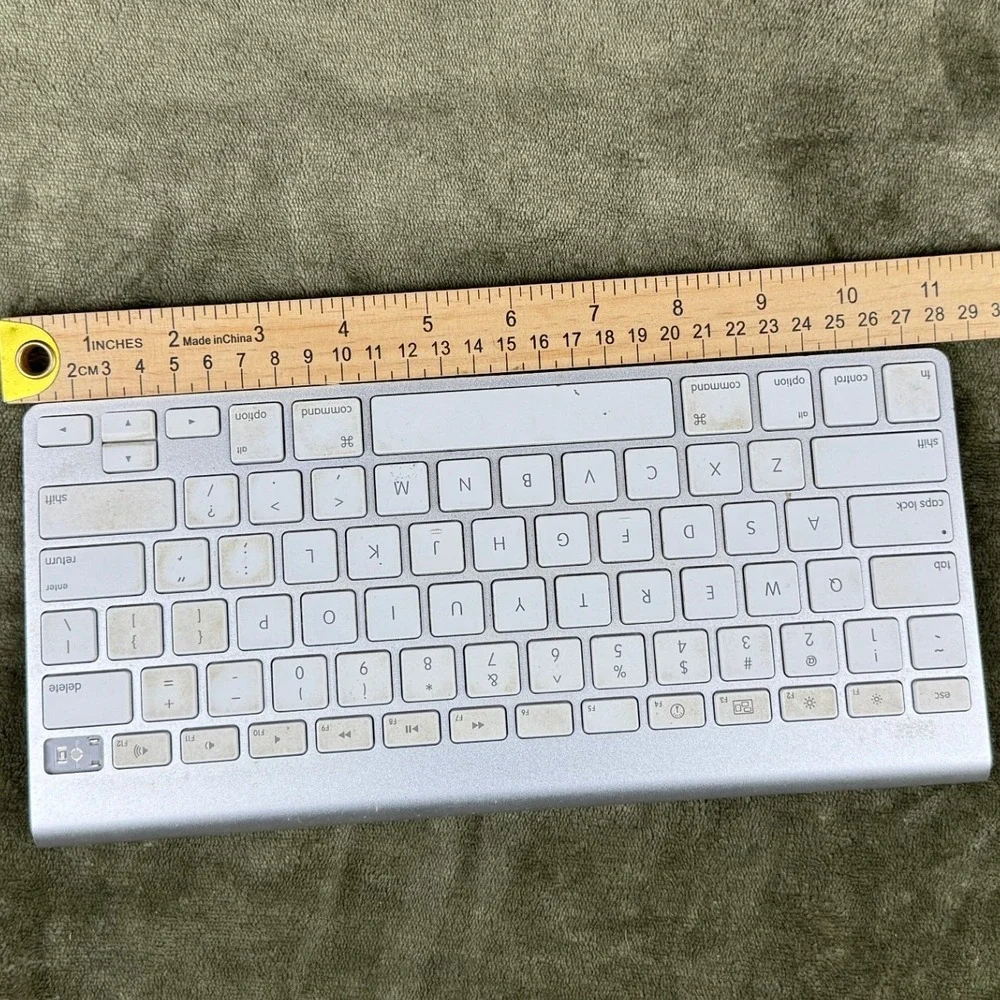 Apple Wireless Keyboard A1314 Silver Aluminum Bluetooth MC184LL/B Mac iPad